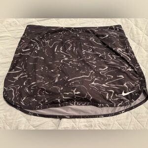 NIKE fitted tennis skirt black water pattern size MEDIUM
